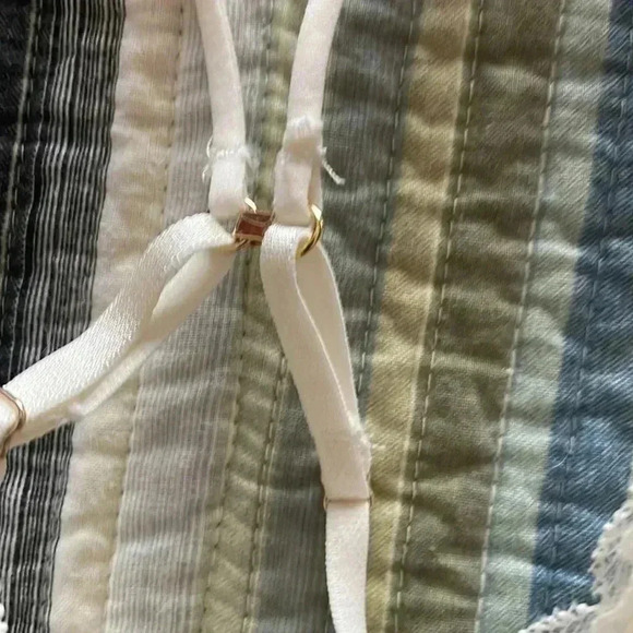 Cream color convertible lace bralette - Picture 4 of 4